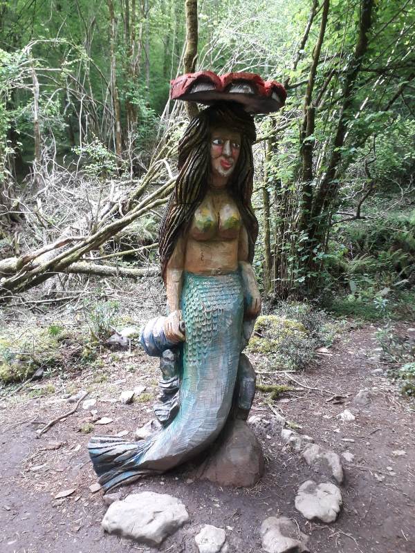 La sirena, mitad mujer mitad pez. Senda Mitológica del Monte Tejas.